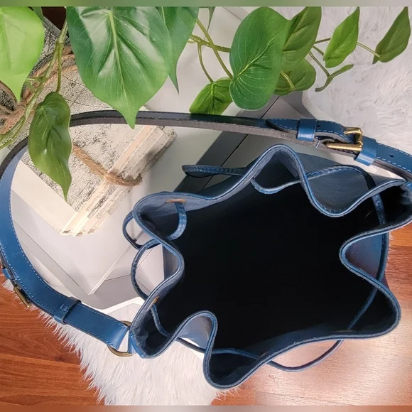 Authentic Vintage Louis Vuitton Blue Epi Bucket Noe - Picture 15 of 16